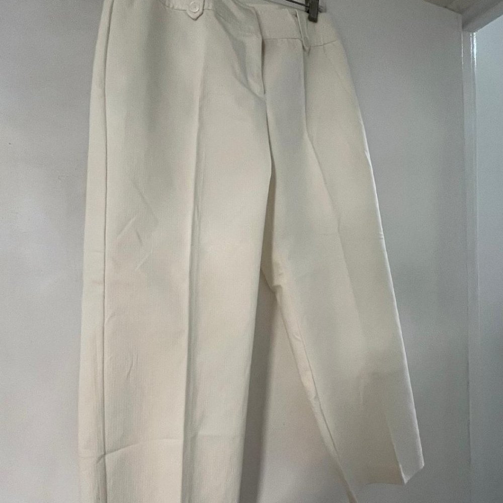 A Line Sz.10 White Capri Pant